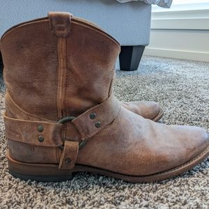 Frye wyatt ankle cowboy boots size 10